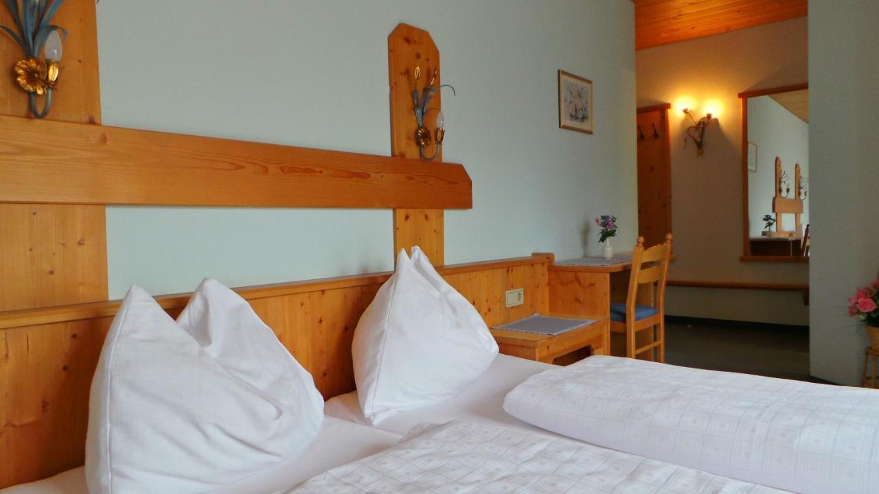 Hotel Zum Hirschen ロイタシュ エクステリア 写真