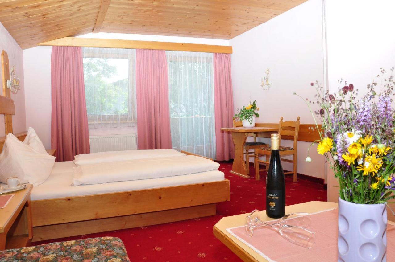 Hotel Zum Hirschen ロイタシュ エクステリア 写真