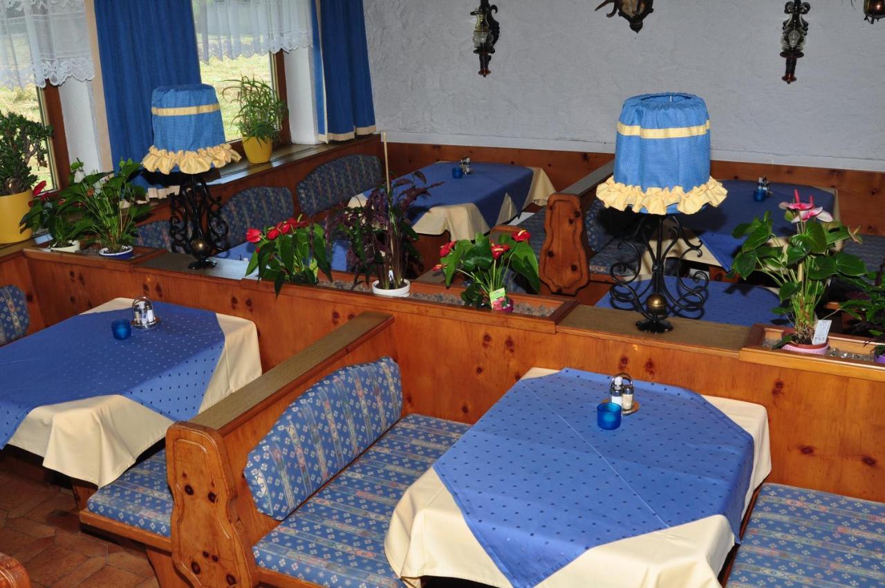 Hotel Zum Hirschen ロイタシュ エクステリア 写真