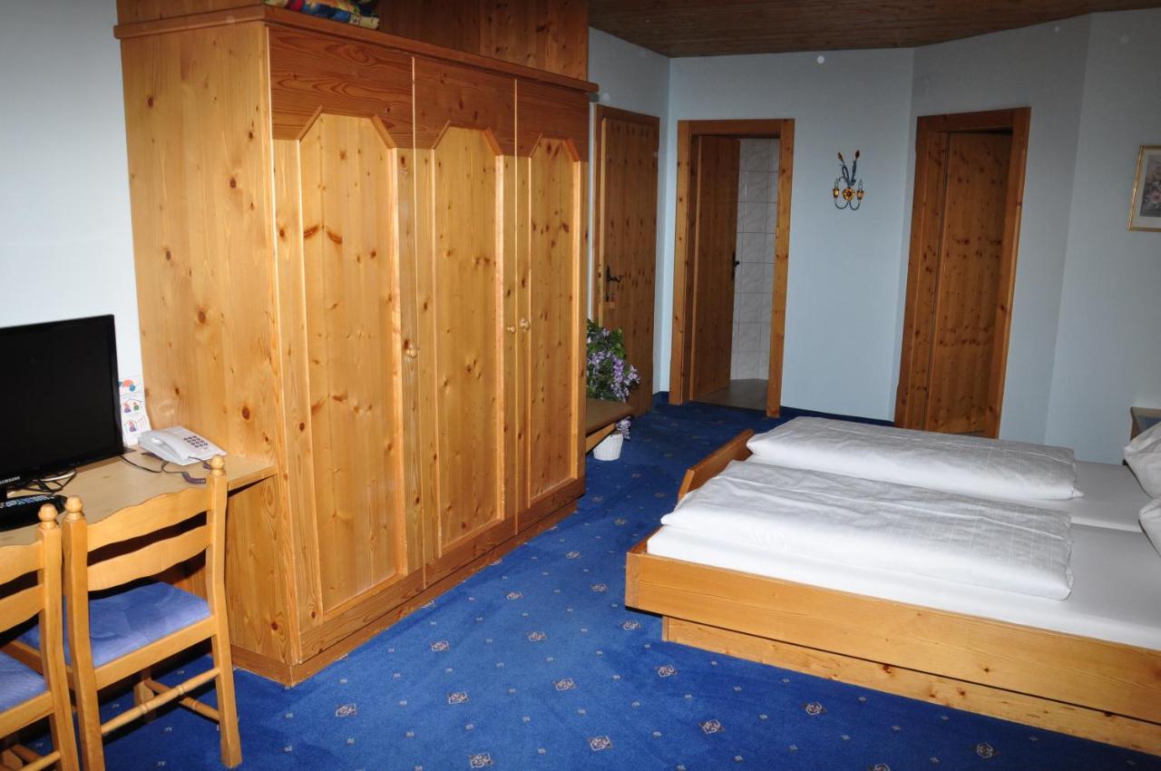 Hotel Zum Hirschen ロイタシュ エクステリア 写真
