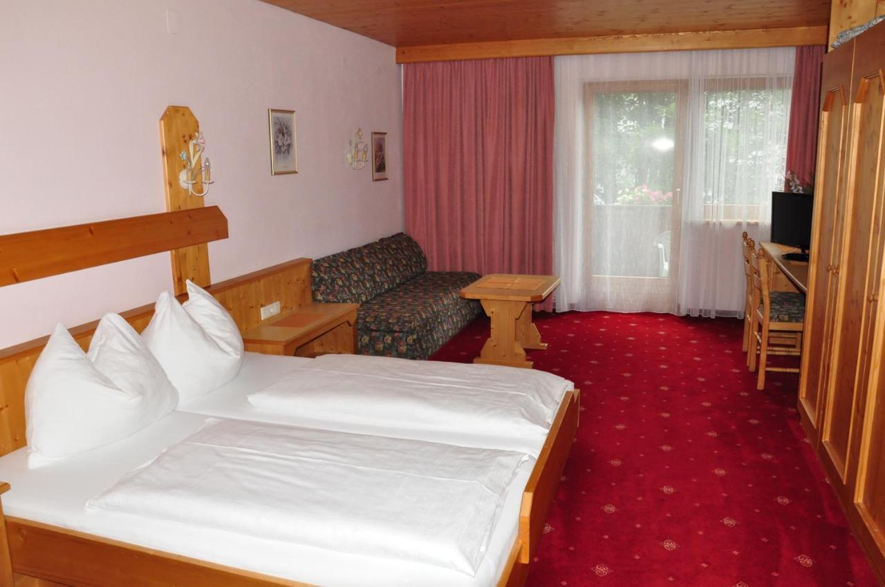 Hotel Zum Hirschen ロイタシュ エクステリア 写真
