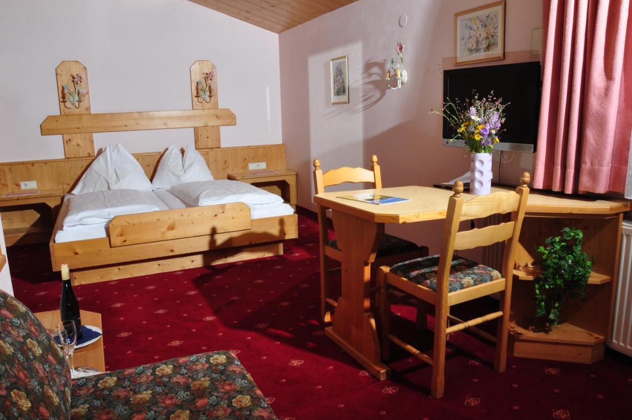 Hotel Zum Hirschen ロイタシュ エクステリア 写真