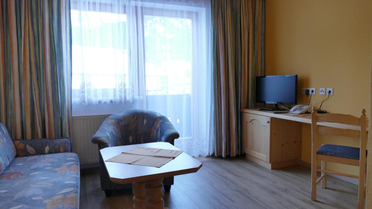 Hotel Zum Hirschen ロイタシュ エクステリア 写真