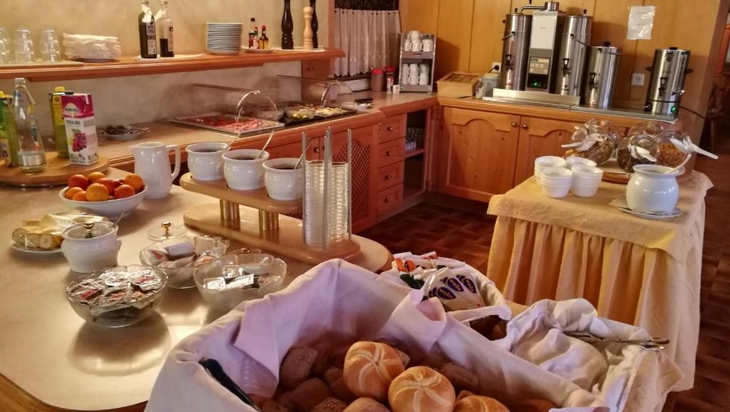 Hotel Zum Hirschen ロイタシュ エクステリア 写真
