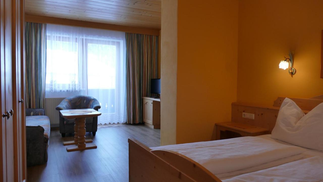 Hotel Zum Hirschen ロイタシュ エクステリア 写真