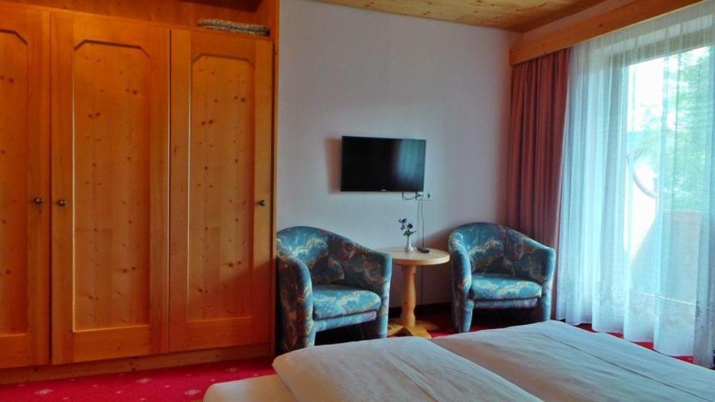 Hotel Zum Hirschen ロイタシュ エクステリア 写真